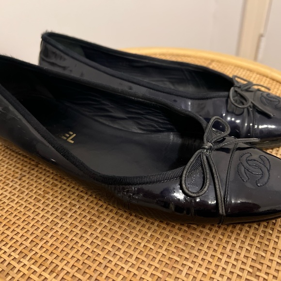 Dark Navy Patent Leather Chanel Ballet Flats. Size 9.5 - Picture 3 of 7